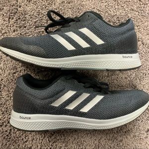 Women’s Adidas Bounce shoes 8 1/2